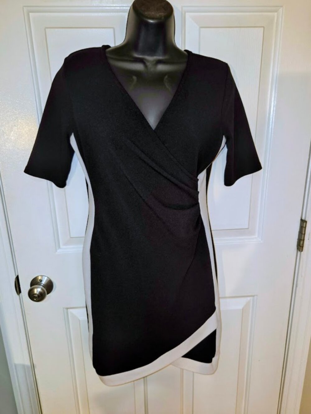 NOBO Women's Black & White V-Neck Ruched Sheath Dress L Large